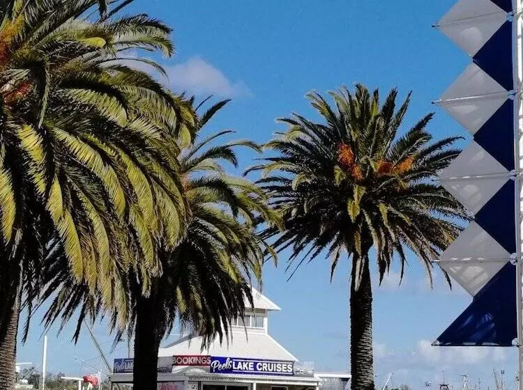 Hotelli Banjo Paterson Motor Inn