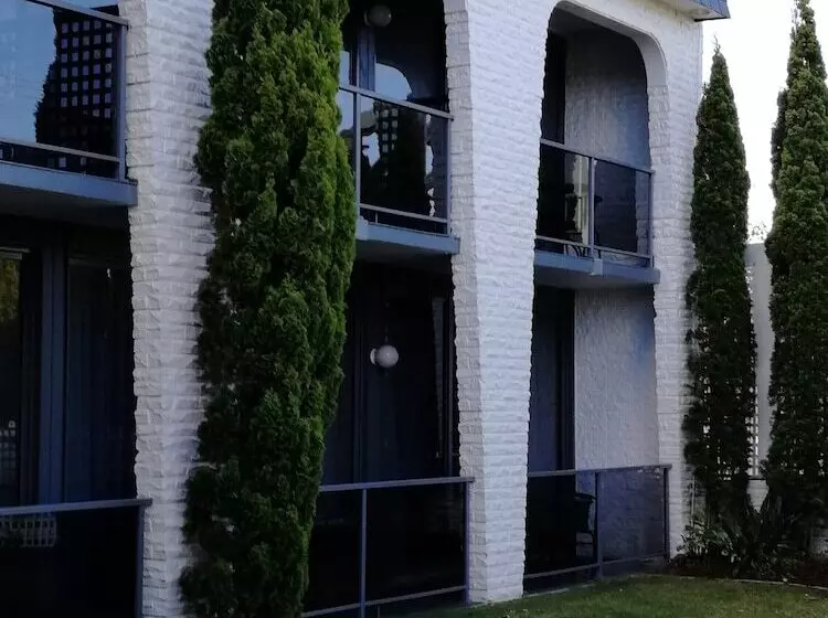 Hotelli Banjo Paterson Motor Inn