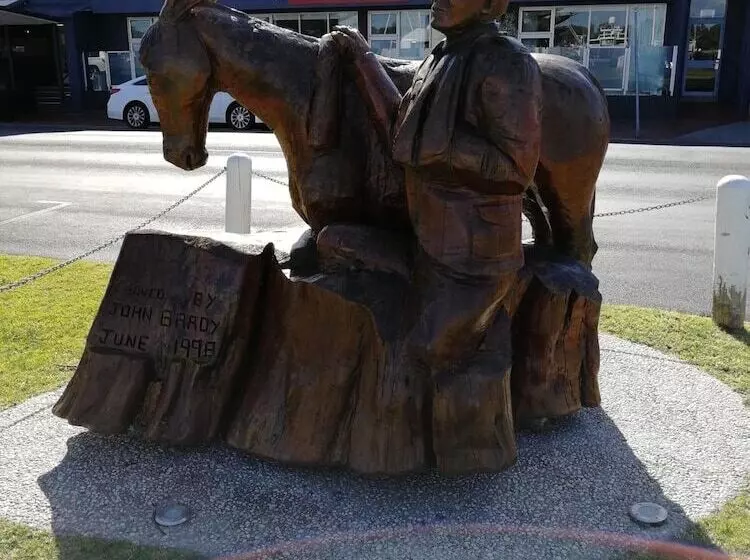 Hotelli Banjo Paterson Motor Inn