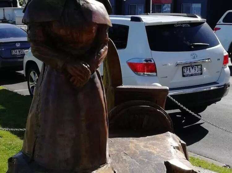 Hotelli Banjo Paterson Motor Inn