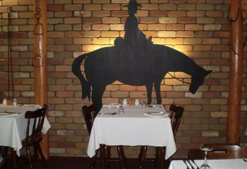 Hotelli Banjo Paterson Motor Inn