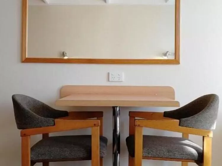 Hotelli Banjo Paterson Motor Inn