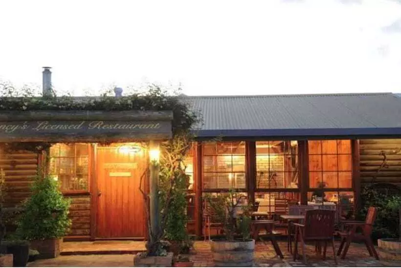 Hotelli Banjo Paterson Motor Inn