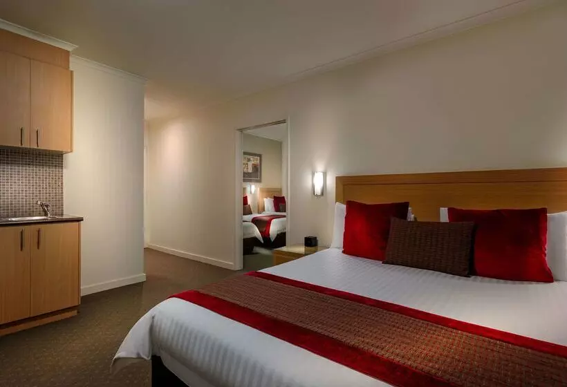 فندق Best Western Plus Travel Inn