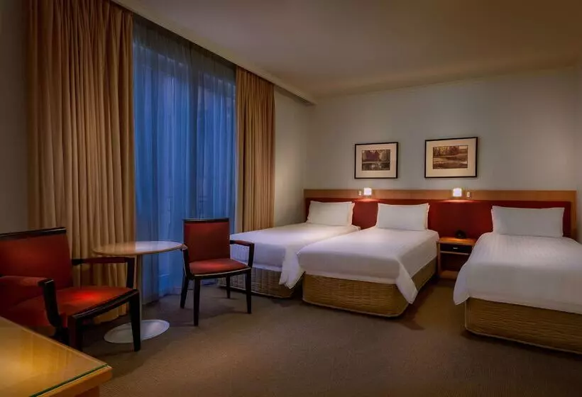 فندق Best Western Plus Travel Inn