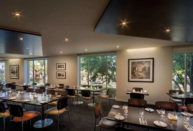 فندق Best Western Plus Travel Inn