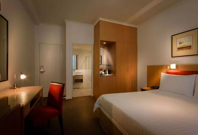 فندق Best Western Plus Travel Inn