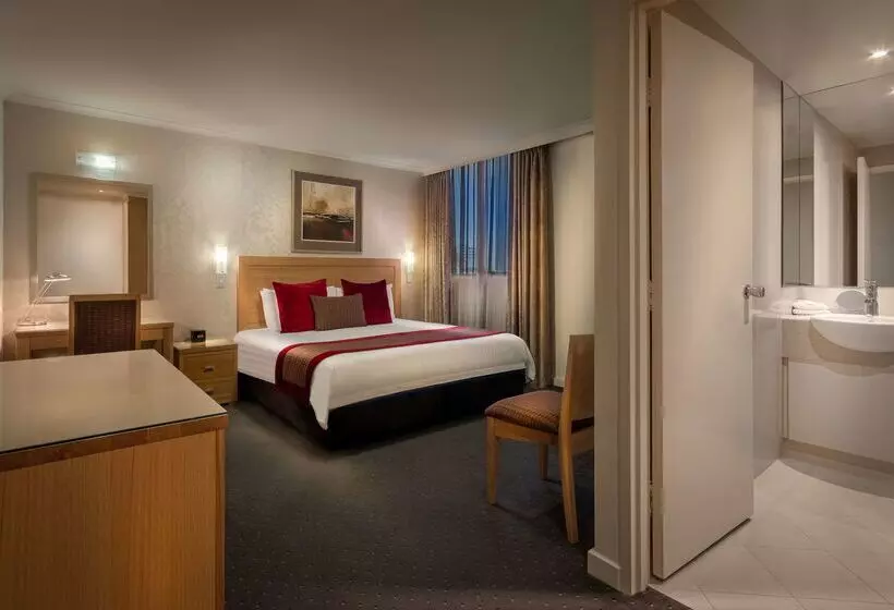 فندق Best Western Plus Travel Inn