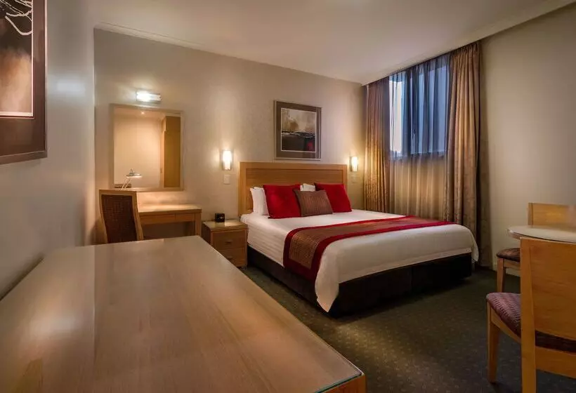 فندق Best Western Plus Travel Inn