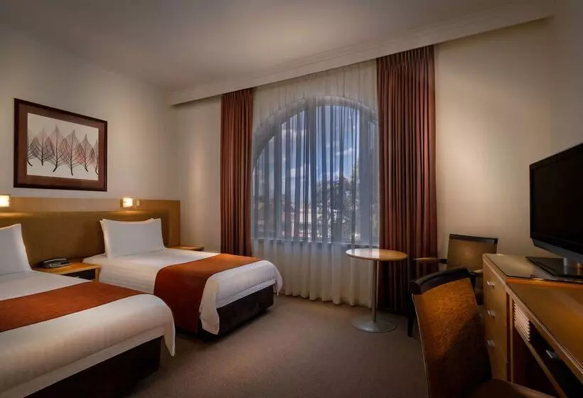 فندق Best Western Plus Travel Inn