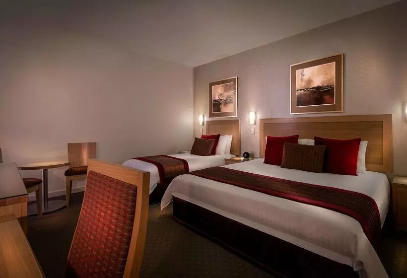 فندق Best Western Plus Travel Inn