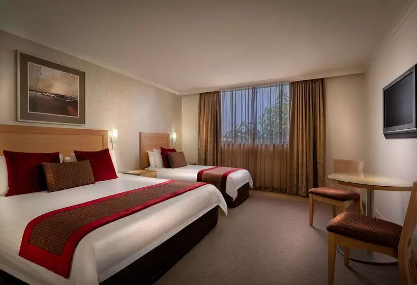 فندق Best Western Plus Travel Inn