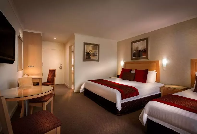 فندق Best Western Plus Travel Inn