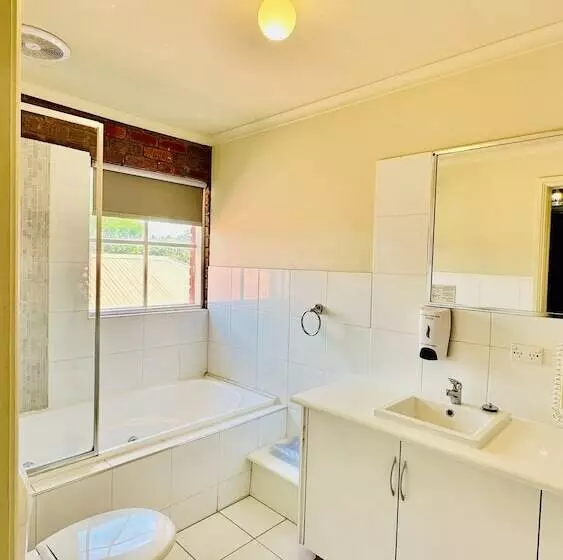 בית מלון כפרי Early Australian Motor Inn