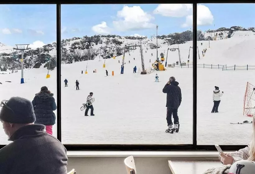 Отель Man From Snowy River