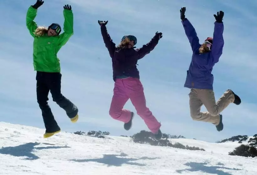 Отель Man From Snowy River