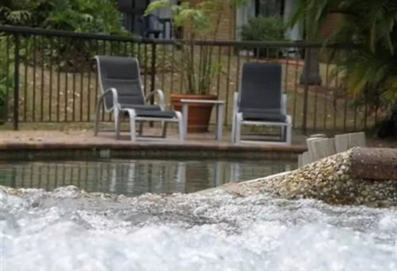 Mt Ommaney Hotel Apartments