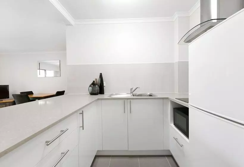 Mt Ommaney Hotel Apartments