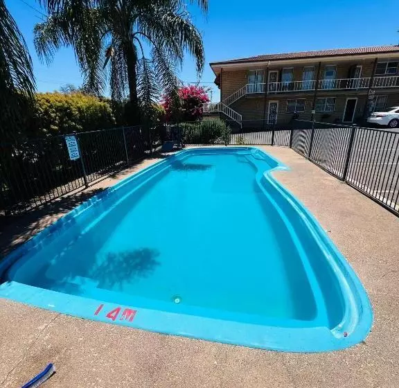 Hotel Overlander Motor Lodge