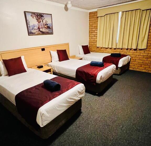 Отель Overlander Motor Lodge