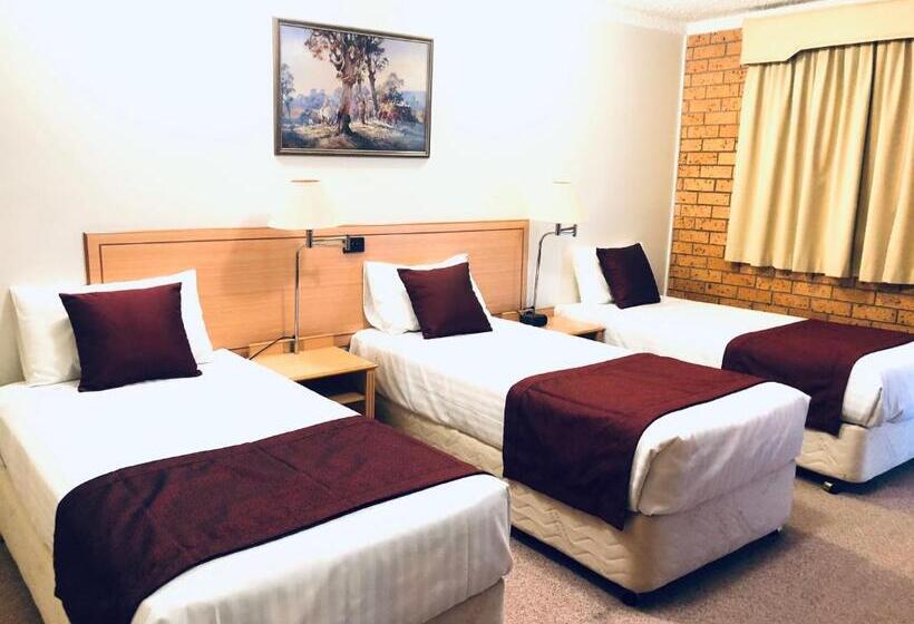 Отель Overlander Motor Lodge