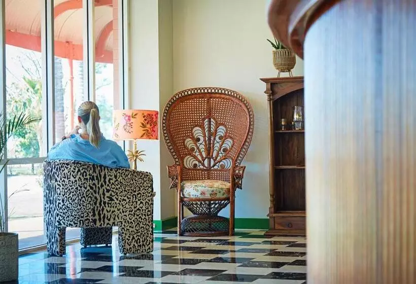 בית מלון כפרי The Continental