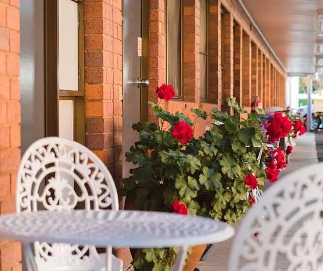 Мотель Country Pathfinder Motor Inn