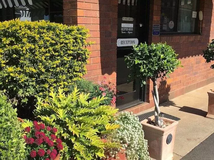 Мотель Country Pathfinder Motor Inn