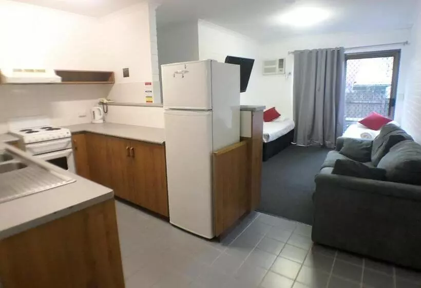 Allan Cunningham Motel