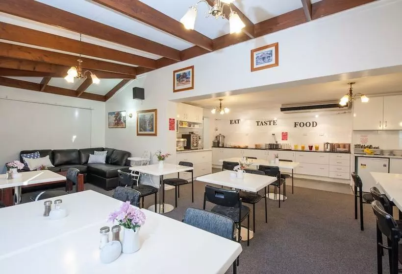 Allan Cunningham Motel