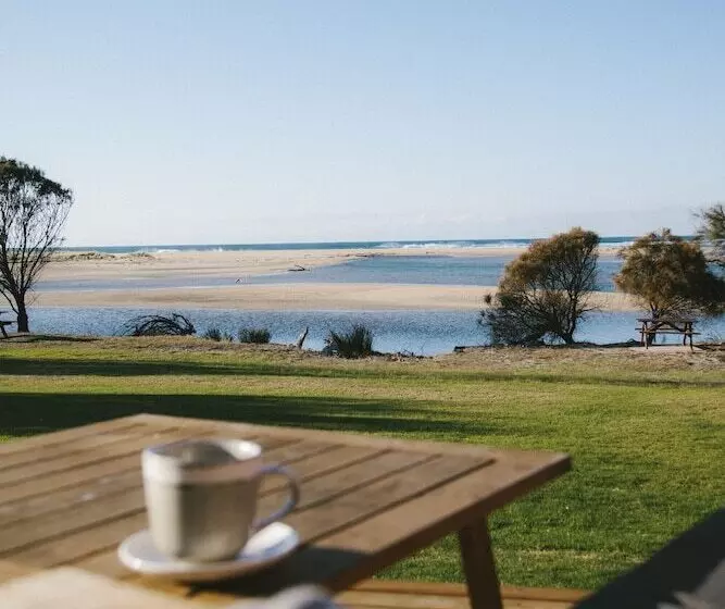 Отель Pelican Sands Scamander