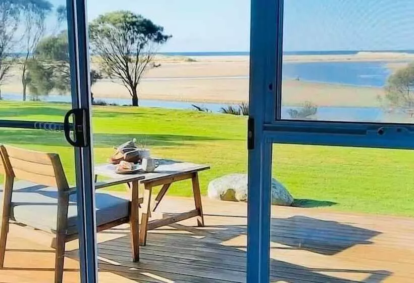 Отель Pelican Sands Scamander