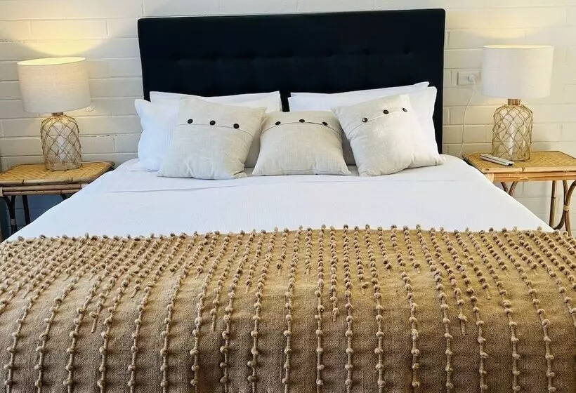 Отель Pelican Sands Scamander