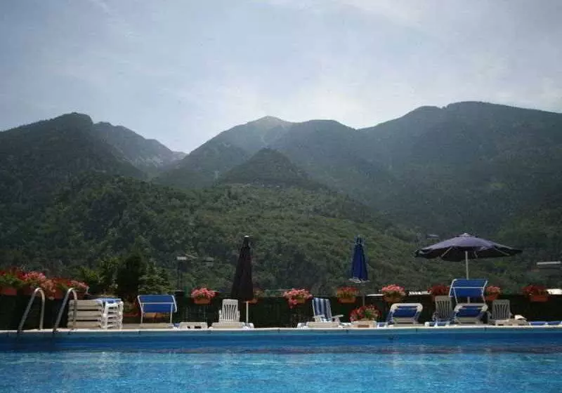 هتل Pyrenees