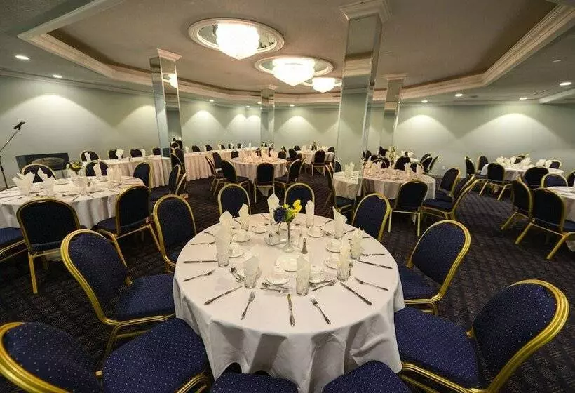 Chateau Louis Hotel & Conference Centre