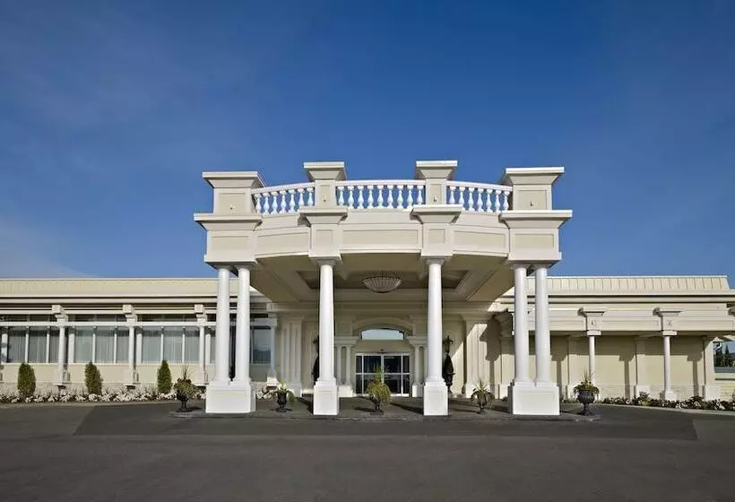 Chateau Louis Hotel & Conference Centre