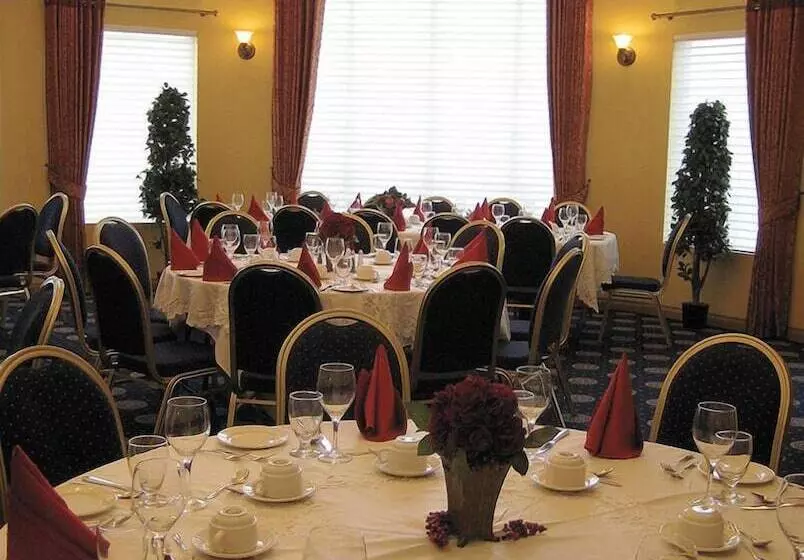 Chateau Louis Hotel & Conference Centre