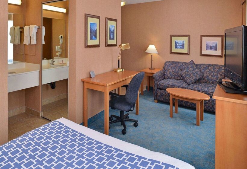 هتل Econo Lodge Inn & Suites University