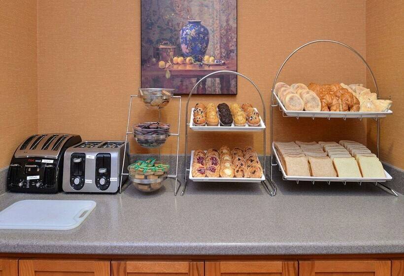 هتل Econo Lodge Inn & Suites University