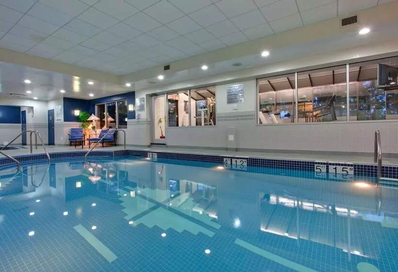 هتل Holiday Inn Calgary Airport, An Ihg