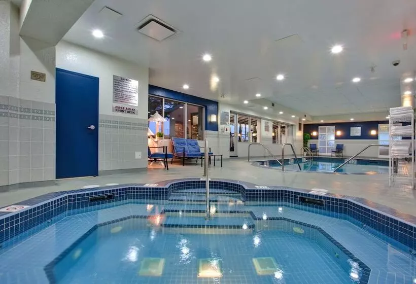 هتل Holiday Inn Calgary Airport, An Ihg