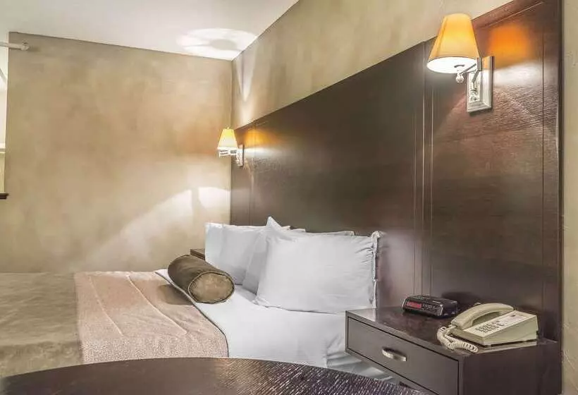 Quality Hotel & Conference Centre