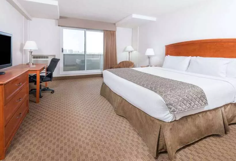 ホテル Ramada By Wyndham Edmonton South