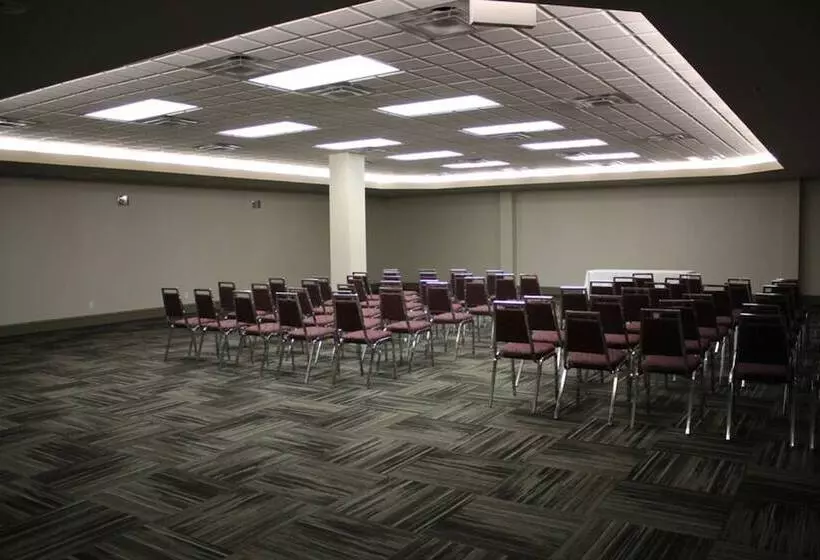 ホテル Ramada By Wyndham Edmonton South