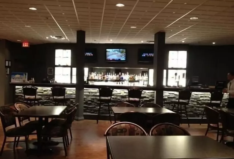 ホテル Ramada By Wyndham Edmonton South