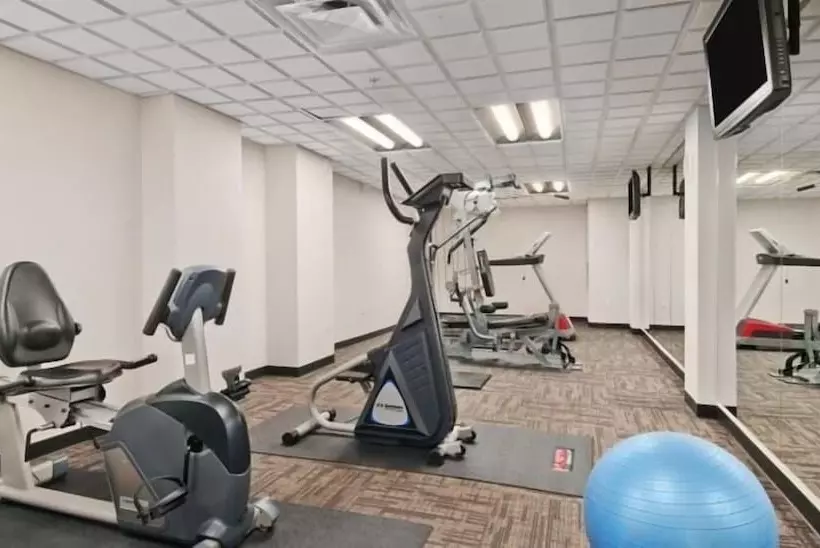 ホテル Ramada By Wyndham Edmonton South