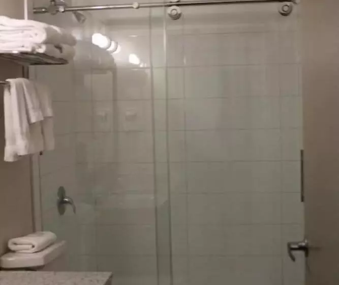 ホテル Ramada By Wyndham Edmonton South