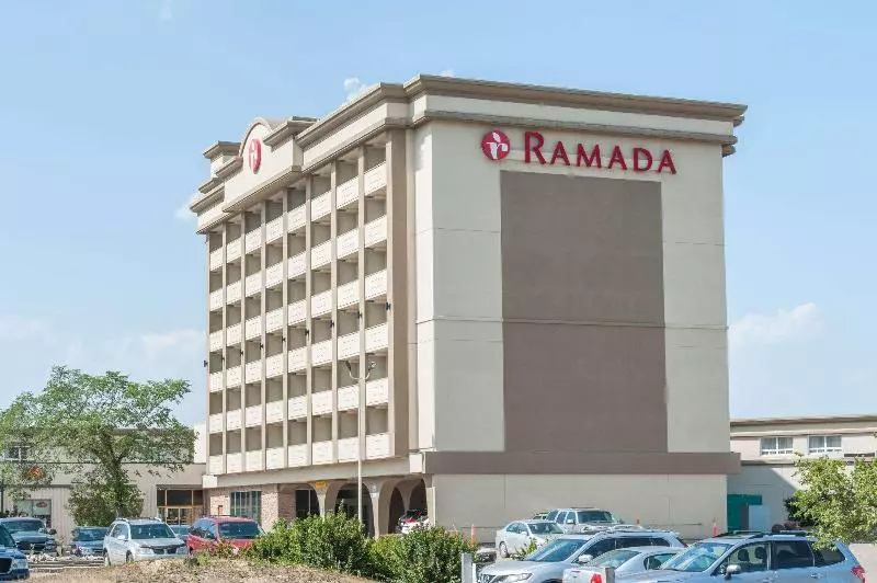 ホテル Ramada By Wyndham Edmonton South
