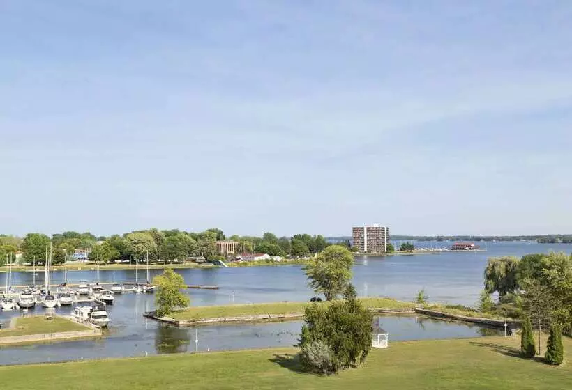 Отель Ramada By Wyndham Belleville Harbourview Conference Center