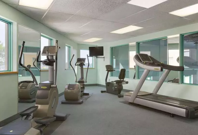 Отель Ramada By Wyndham Belleville Harbourview Conference Center